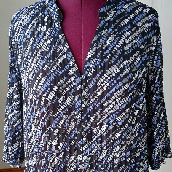 Lane Bryant Sheer Pleated Blouse size 22/24 black mosaic buttons short sleeve - Picture 1 of 13